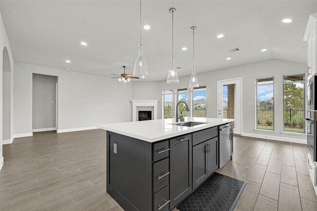 Building Photo - 24831 Hibiscus Gdn Wy