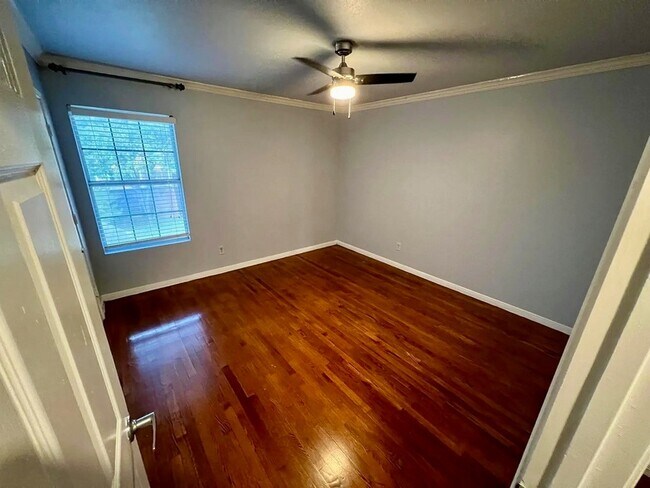 Building Photo - 2752 Peach Dr