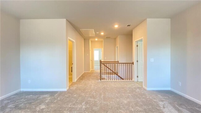 Building Photo - 4612 Silver Oak Dr SW