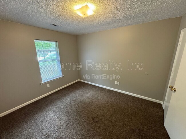 Building Photo - 2260 Sherwood Ave