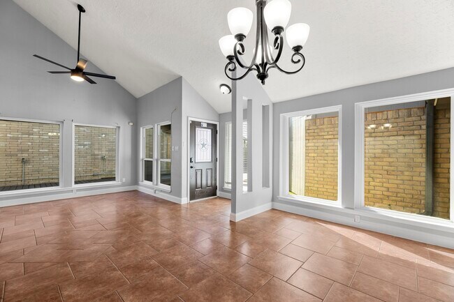 Building Photo - 8522 Scenic Green Dr