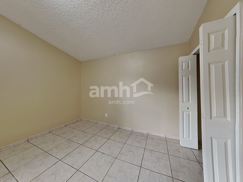 Building Photo - 4232 Pacifica Dr