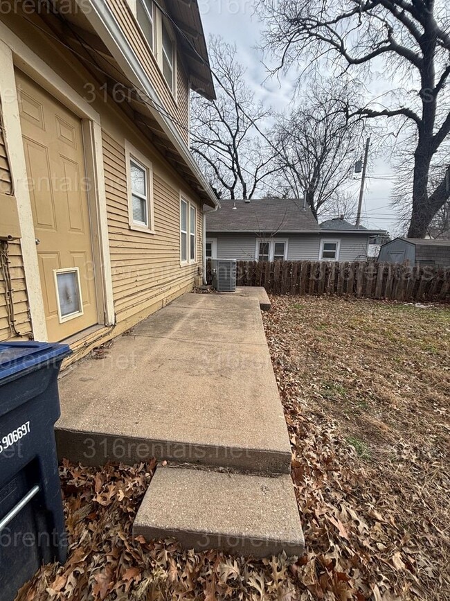 Building Photo - Two bed one bath available NOW!