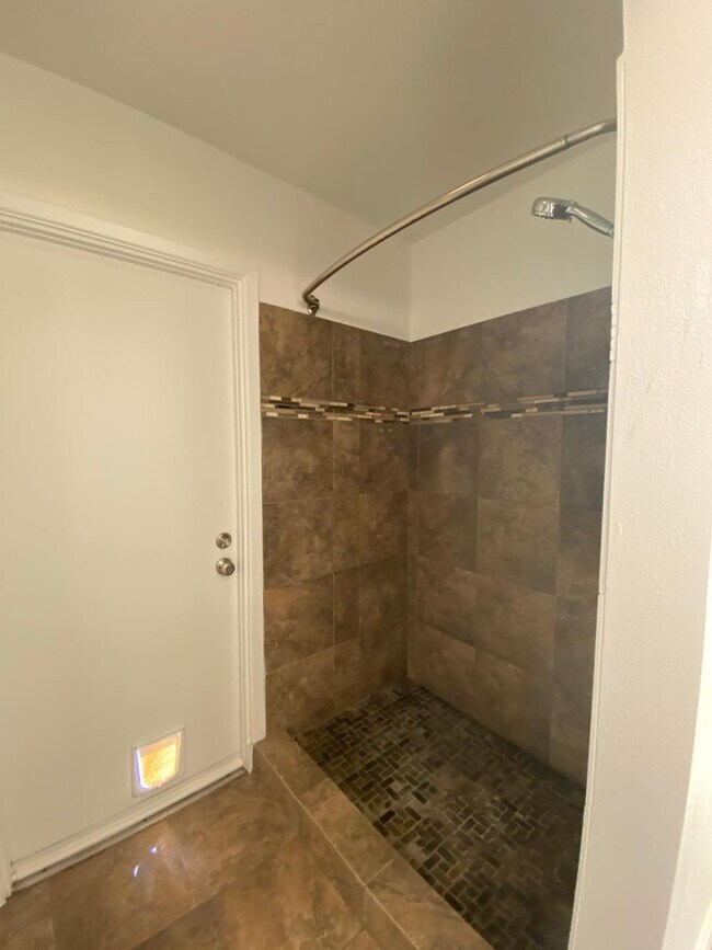 Building Photo - 5149 E Shaw Butte Dr