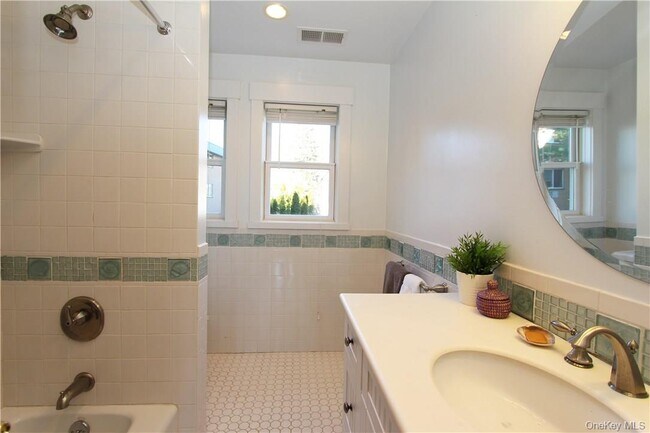 Building Photo - 114 Mt Pleasant Ave