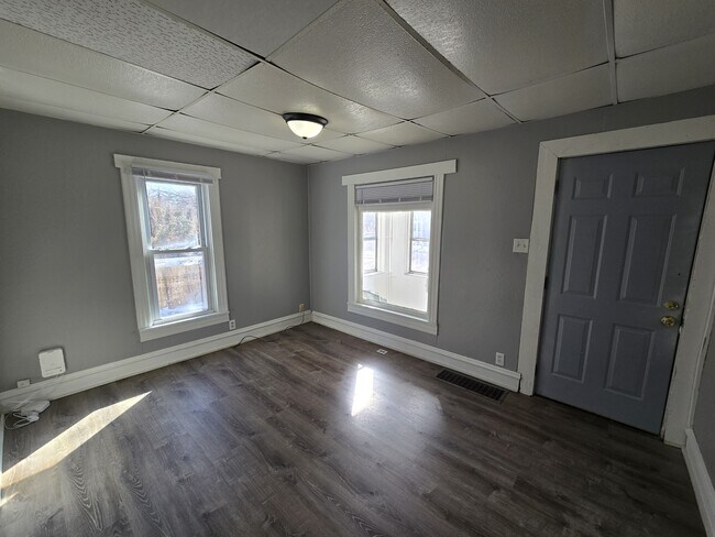 Building Photo - 415 Adams St