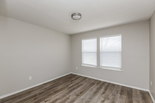 Building Photo - 360 Marsha St