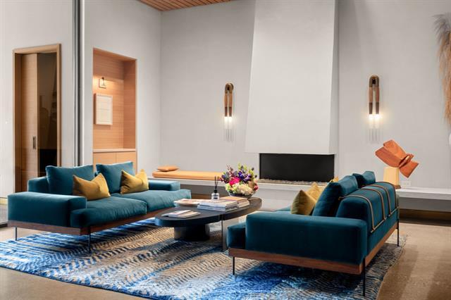 Building Photo - 2408 Victory Park Ln