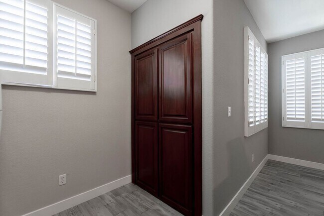 Building Photo - 9050 W Warm Springs Rd