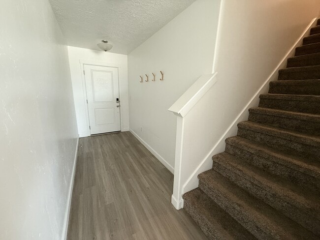 Building Photo - 398 Grassland Dr