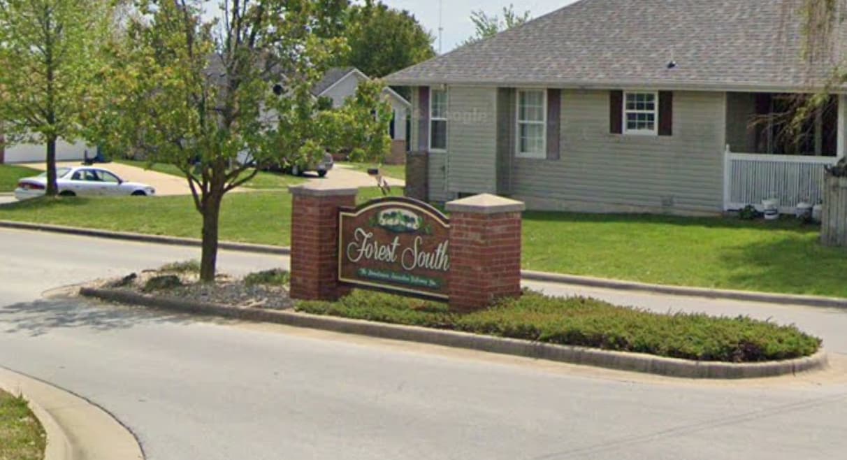 Building Photo - 410 W White Ash St