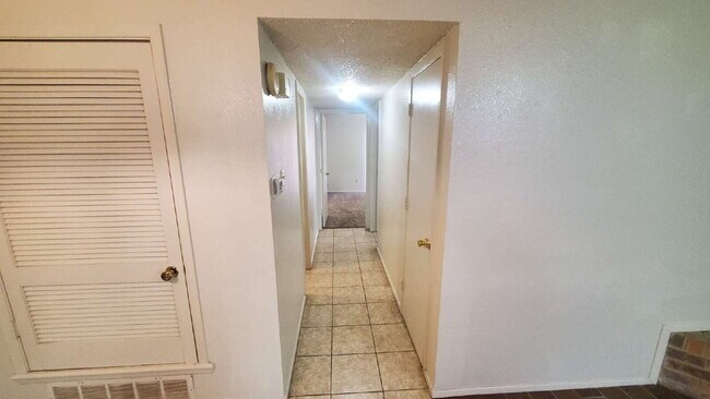 Building Photo - West Lubbock Corridor/ Trending Popular Lu...