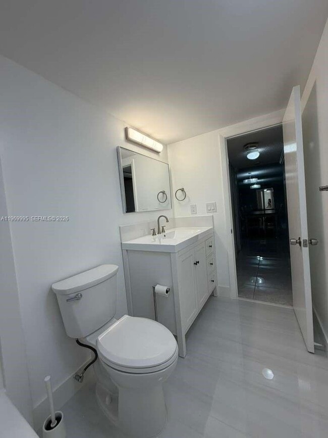 Building Photo - 301 SE 3rd St