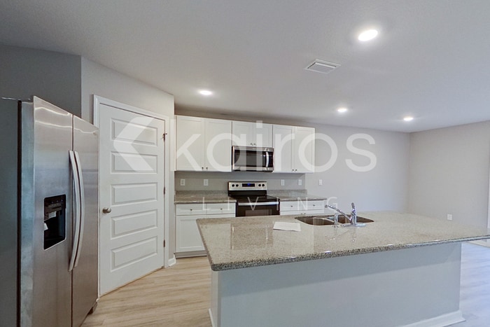 Building Photo - 273 Monarch Ln