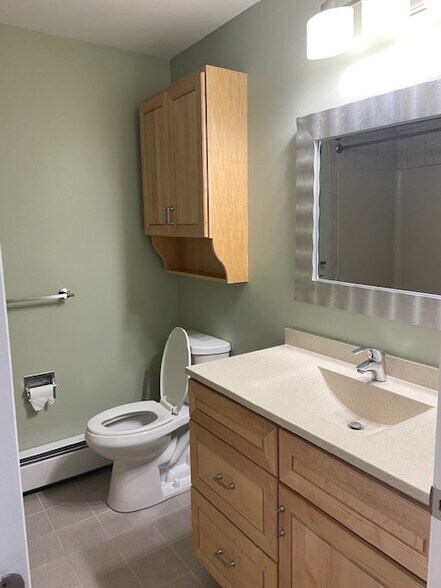 Building Photo - 158 N Twin Oaks Ter