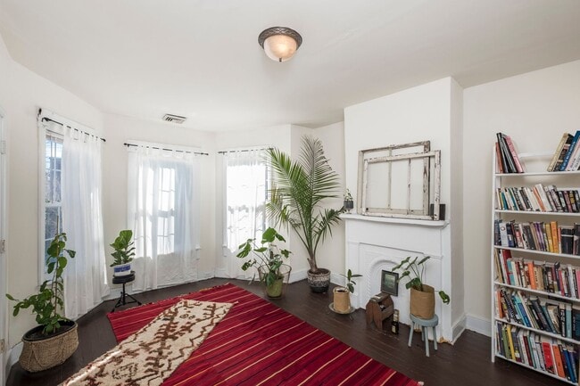 Building Photo - 2 BR/ 2 BA Historic Church Hill Home. Available February 10th!