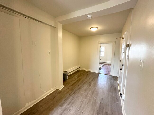 Building Photo - 144 Van Horne St
