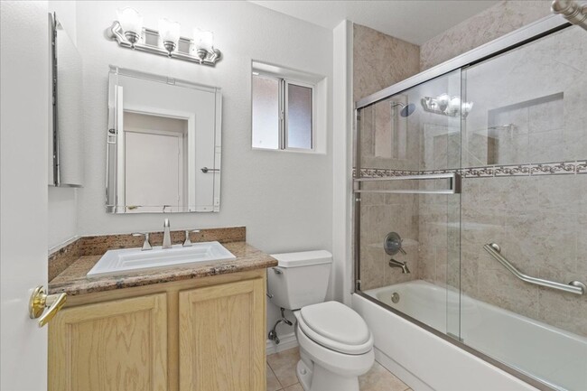 Building Photo - Large 2 Bedroom, 2 bath, unique Sun Room i...