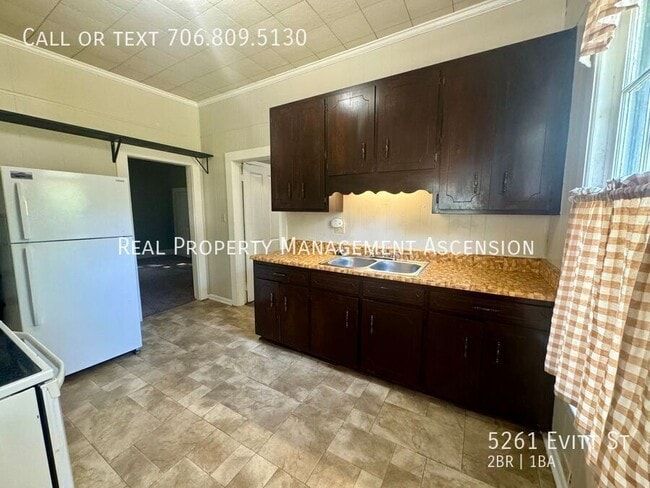 Building Photo - 5261 Evitt St