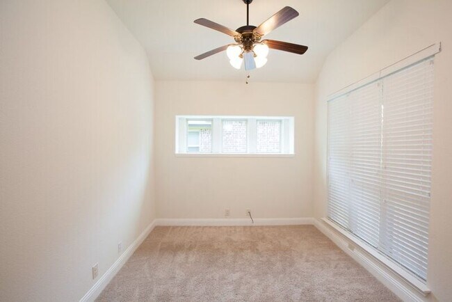 Building Photo - 517 Kelvington Dr