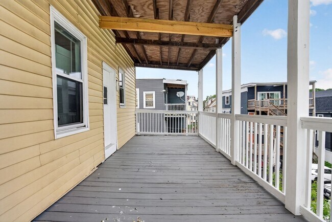 Building Photo - 64 Topliff St