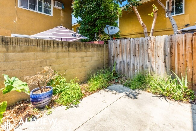 Building Photo - Beautifully Renovated 2-bedroom, 1.5-bath ...