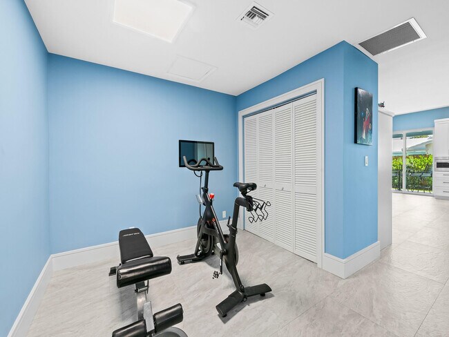 Building Photo - 2754 NE 31st Ct