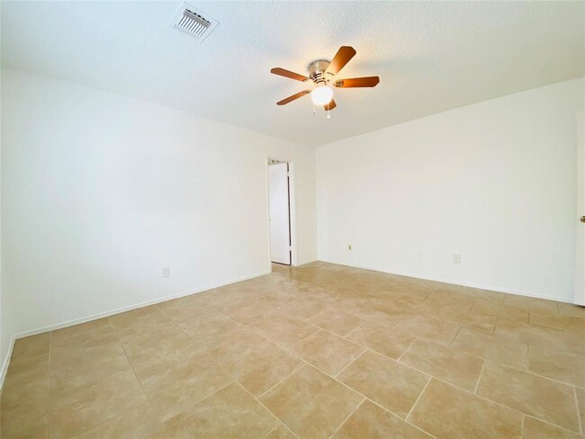 Building Photo - 16118 Pasadero Dr