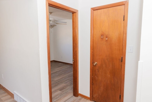 Building Photo - 417 Watrous Ave