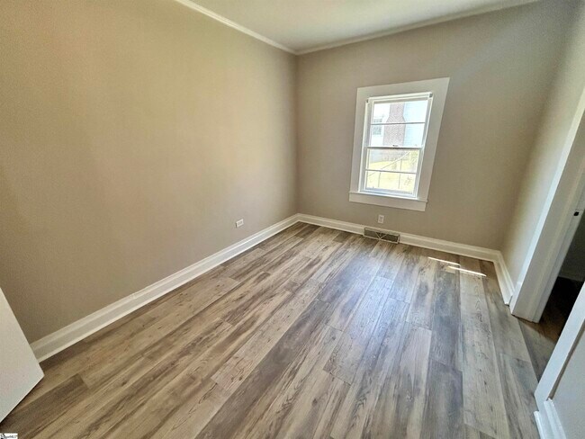 Building Photo - 13 Allen St