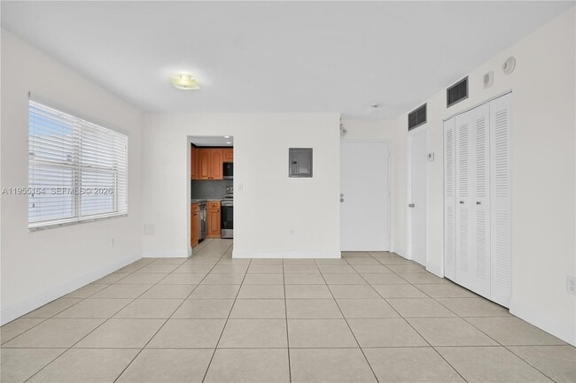 Building Photo - 4141 Nautilus Dr