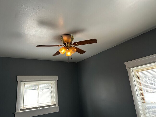 Building Photo - 2646-2648 E 122nd St