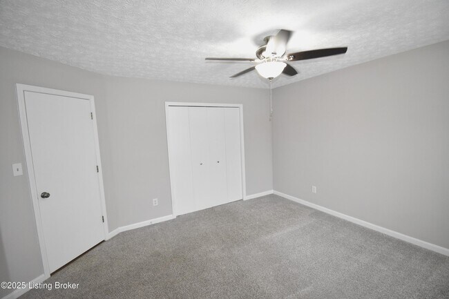 Building Photo - 4313 Hickoryview Dr