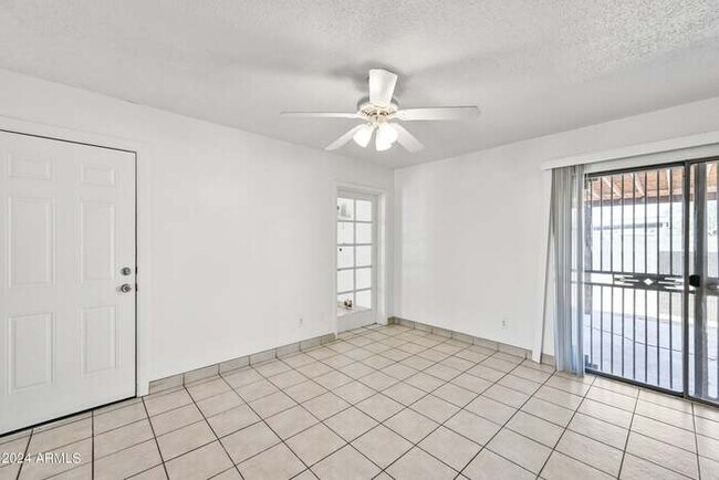Building Photo - 3 bedroom