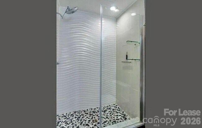 Building Photo - 2125 Southend Dr