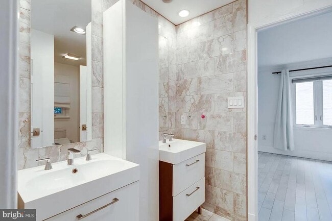 Building Photo - 4611 Charleston Terrace NW