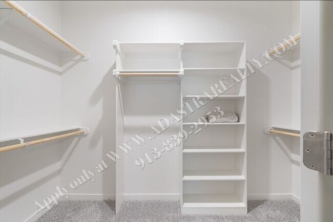 Building Photo - Brand New!! Townhome 3 Bed 2.5 Bath in Olathe-Available in JULY!!