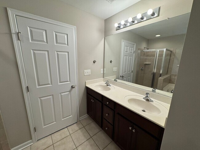 Building Photo - 152 N Arcadian Way