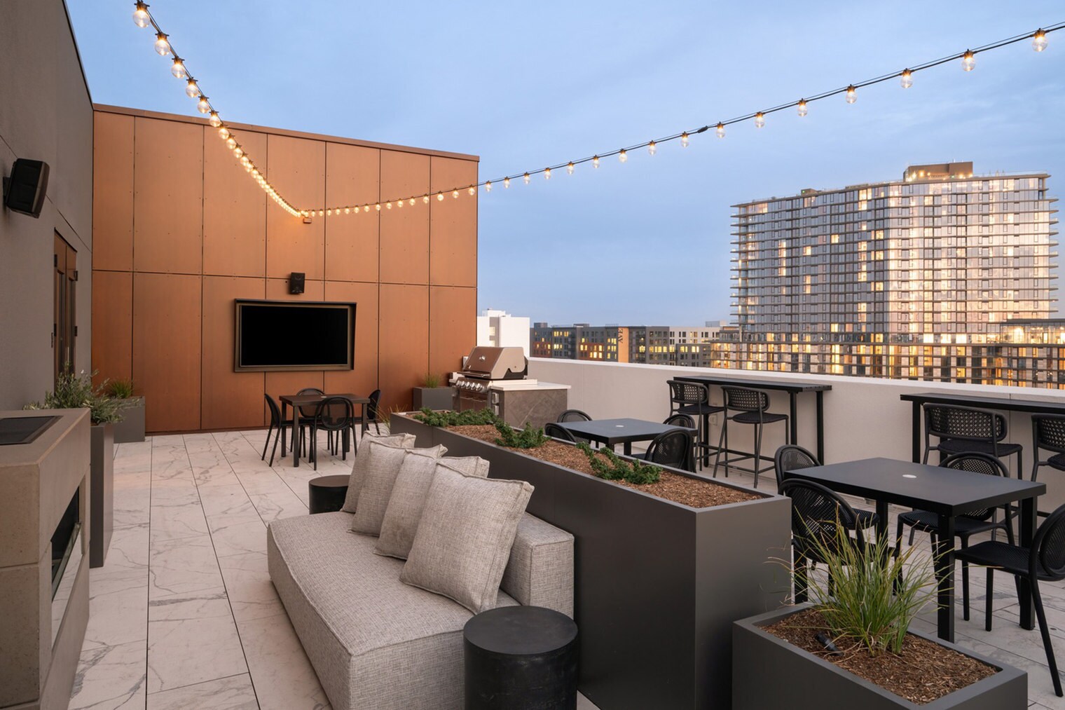 Building Photo - 2333 Calle Del Mundo