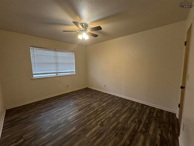 Building Photo - 3002 Cromwell Ave