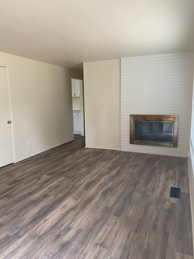 Building Photo - Updated 3 Bedroom 1 Bath home in Tacoma