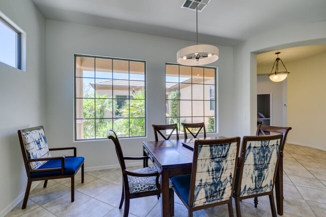 Building Photo - Elegant 3Bedroom/2.5Bath Furnished Home with Casita in Anthem Country Club