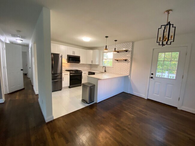 Building Photo - Stylish 5 Bedroom home in Fort Washington