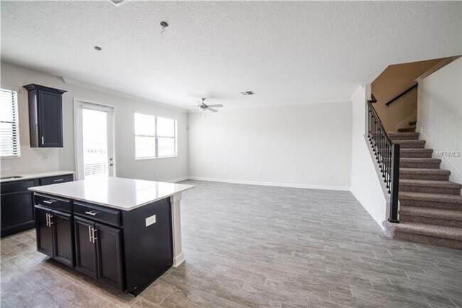 Building Photo - Luxury style townhome for rant