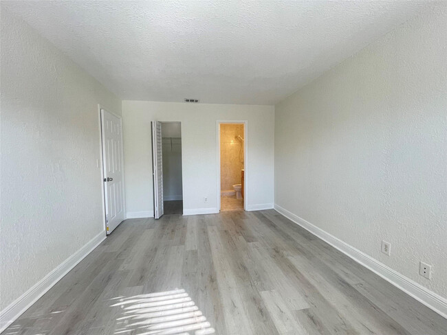 Building Photo - 8010 SW 7th St