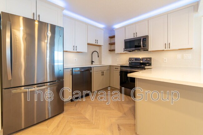 Building Photo - 400 E Colonial Dr