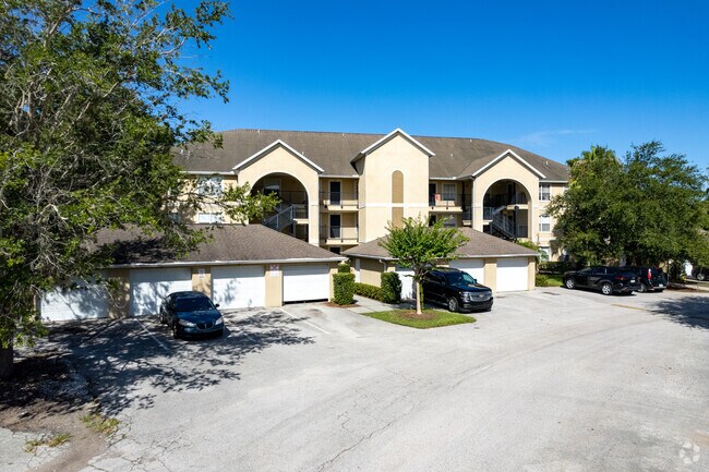 2624 Emerald Lake Ct Kissimmee, FL 34744 - 2669 Emerald Lake Ct