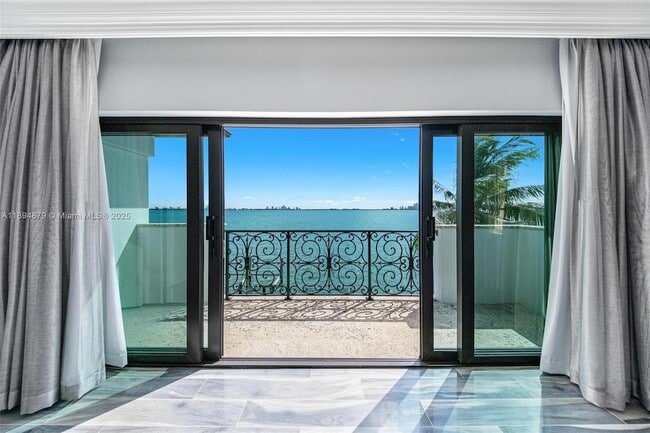 Building Photo - 1331 Bay Terrace