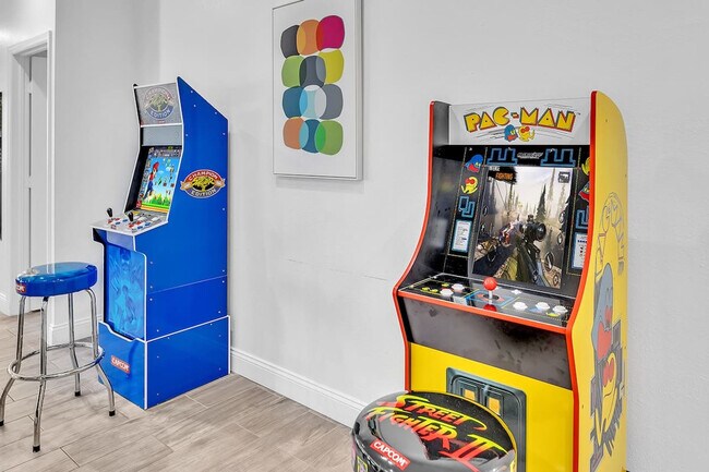 Building Photo - 1568 NE 35th St