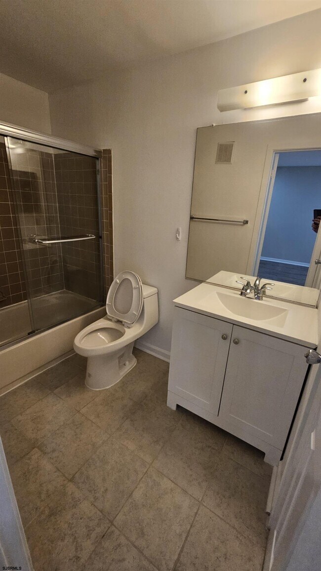 Building Photo - 184 Heather Croft